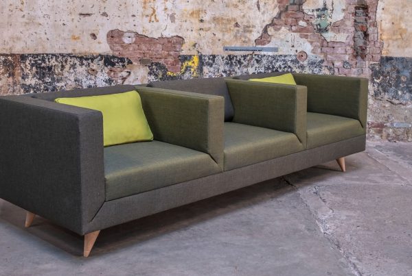 Ll-bank-4903-3-zits-entree-kees-marcelis-3-zits-wachtbank-volledig-gestoffeerd-kleur-en-stofcombinaties-mogelijk